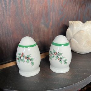 Spode England Christmas Salt & Pepper Shakers, EUC